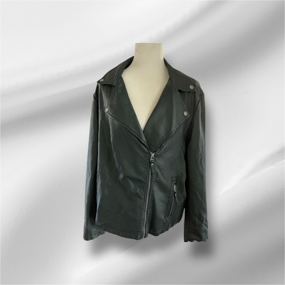 MAX STUDIO Women's Sz 2X Black Faux Leather Motorcycle Biker Zip Collared Jacket